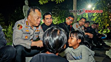 Kapolrestabes Surabaya memimpin patroli malam di jalan kota