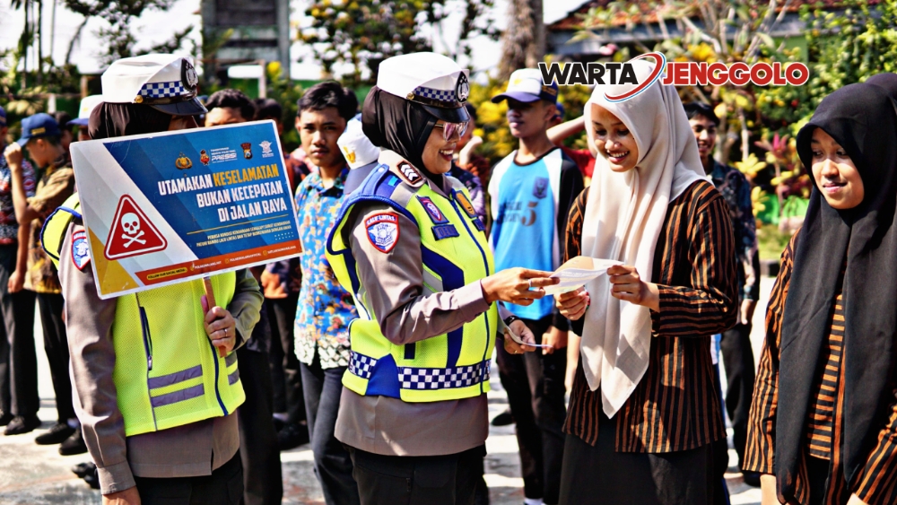 etugas Polres Malang saat gelar Operasi Patuh Semeru 2025