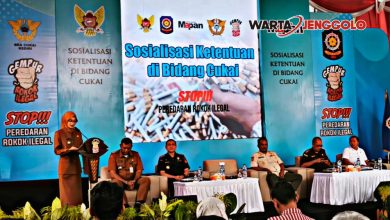 Wali Kota Kediri saat sosialisasi tolak rokok ilegal