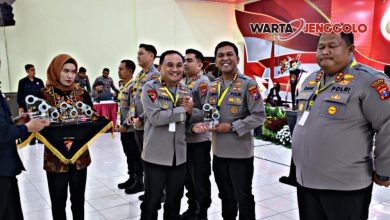 Kapolda Jatim memberikan penghargaan kepada Polresta Sidoarjo atas penyelesaian perkara pidana