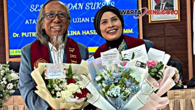 Pasangan Suami Istri Sidang Doktor Bersama di Unitomo