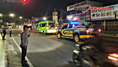 Prosesi pengesahan warga baru IKS PI Kera Sakti dengan pengamanan dari Polres Madiun Kota