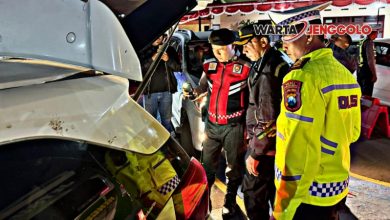 Polisi Kediri Kota menilang pengendara di Jalan Brawijaya saat Operasi Cipta Kondisi