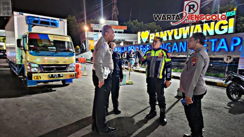 Kapolresta Banyuwangi atur lalu lintas di Pelabuhan Ketapang