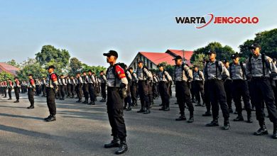 Siswa Bintara SPN Polda Jatim saat apel pagi menggunakan bahasa Inggris.