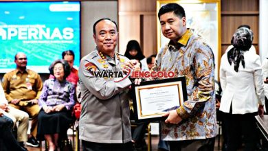 Penyerahan penghargaan Menteri PKP kepada Polri