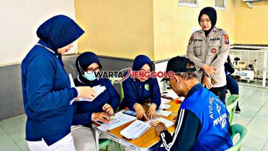 Pemeriksaan kesehatan gratis oleh Polwan untuk warga lanjut usia