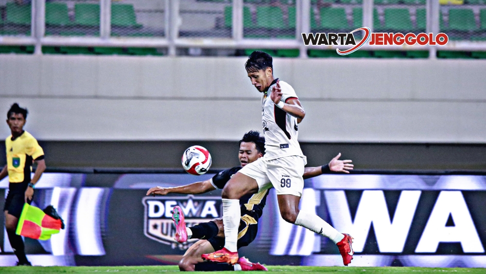 Pemain Persik Kediri saat menghadapi Dewa United
