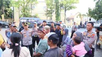 Polres Kediri Kota melakukan pengamanan ketat di stadion saat laga Persik Kediri melawan Malut United FC