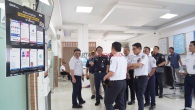 Direktur Utama KAI meninjau fasilitas Daop 7 Madiun sambil menekankan penerapan nilai CITAR untuk kemajuan perusahaan