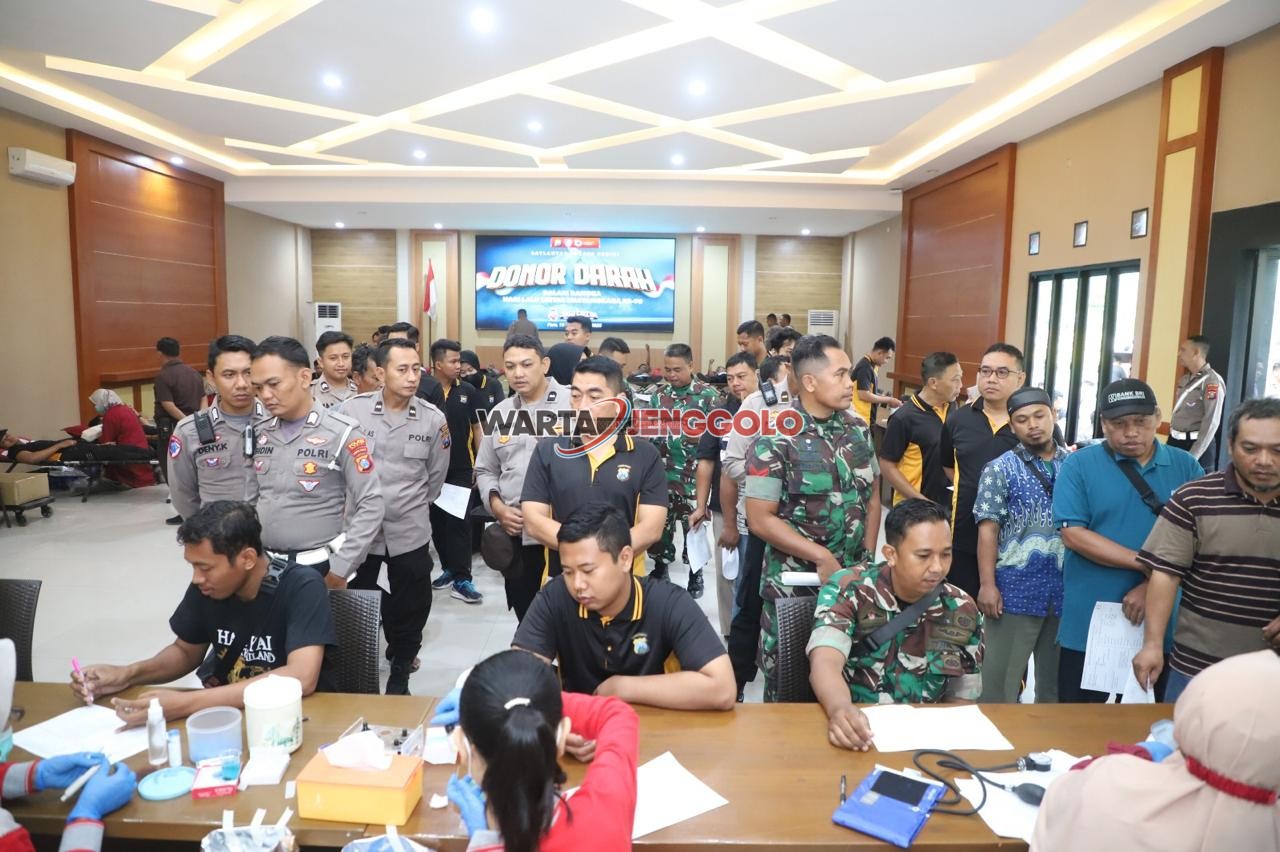 Donor darah bersama pengemudi ojol dan masyarakat