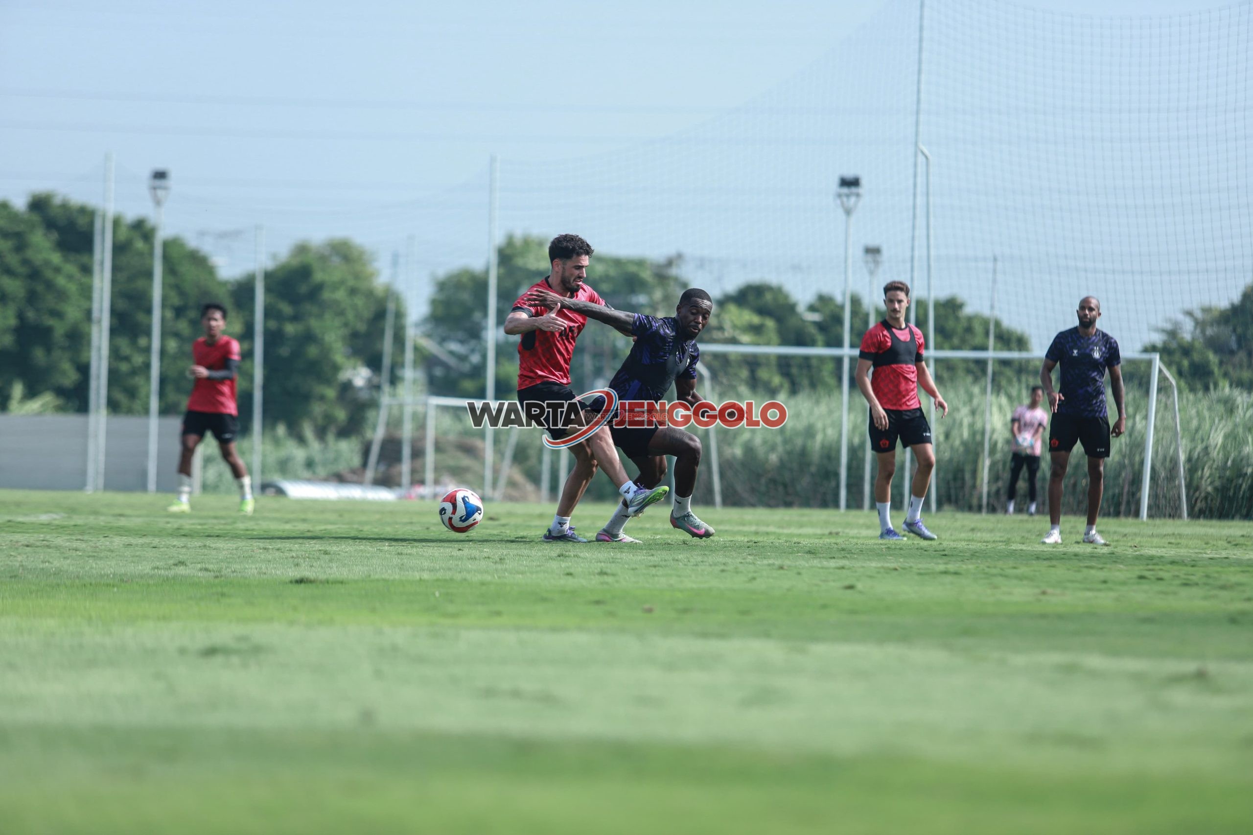 Pemain Persik Kediri berlatih set pieces dan finishing jelang lawan Persijap Jepara