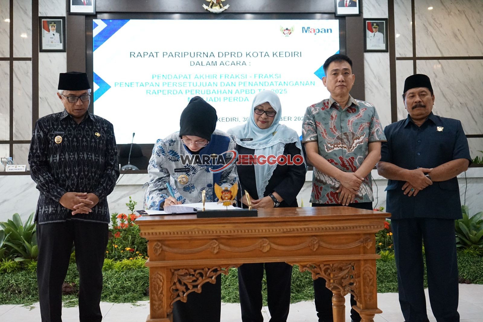 Pengesahan Raperda Perubahan APBD 2025 oleh Mbak Wali Kota Kediri