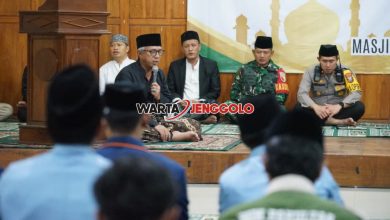 Gus Qowim memberikan tausiyah dalam acara Istighosah Kebangsaan di Kediri
