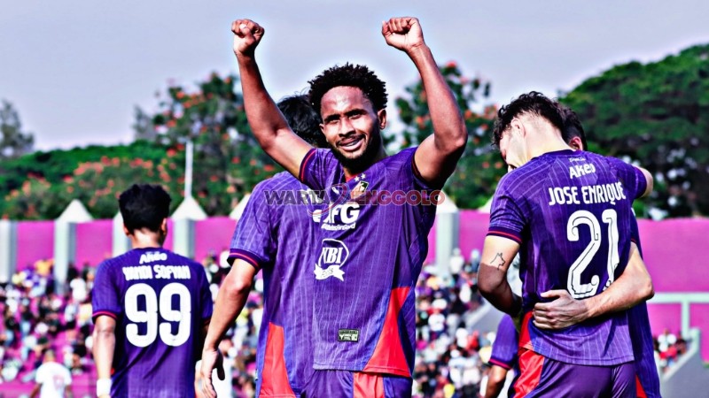 Pemain Persik Kediri Williams Lugo merayakan debut dengan dua assist saat melawan Malut United