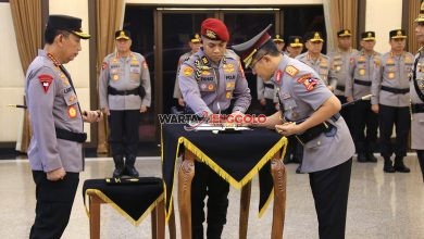 Kapolri menandatangani serah terima jabatan pejabat utama Polri di Mabes Polri”