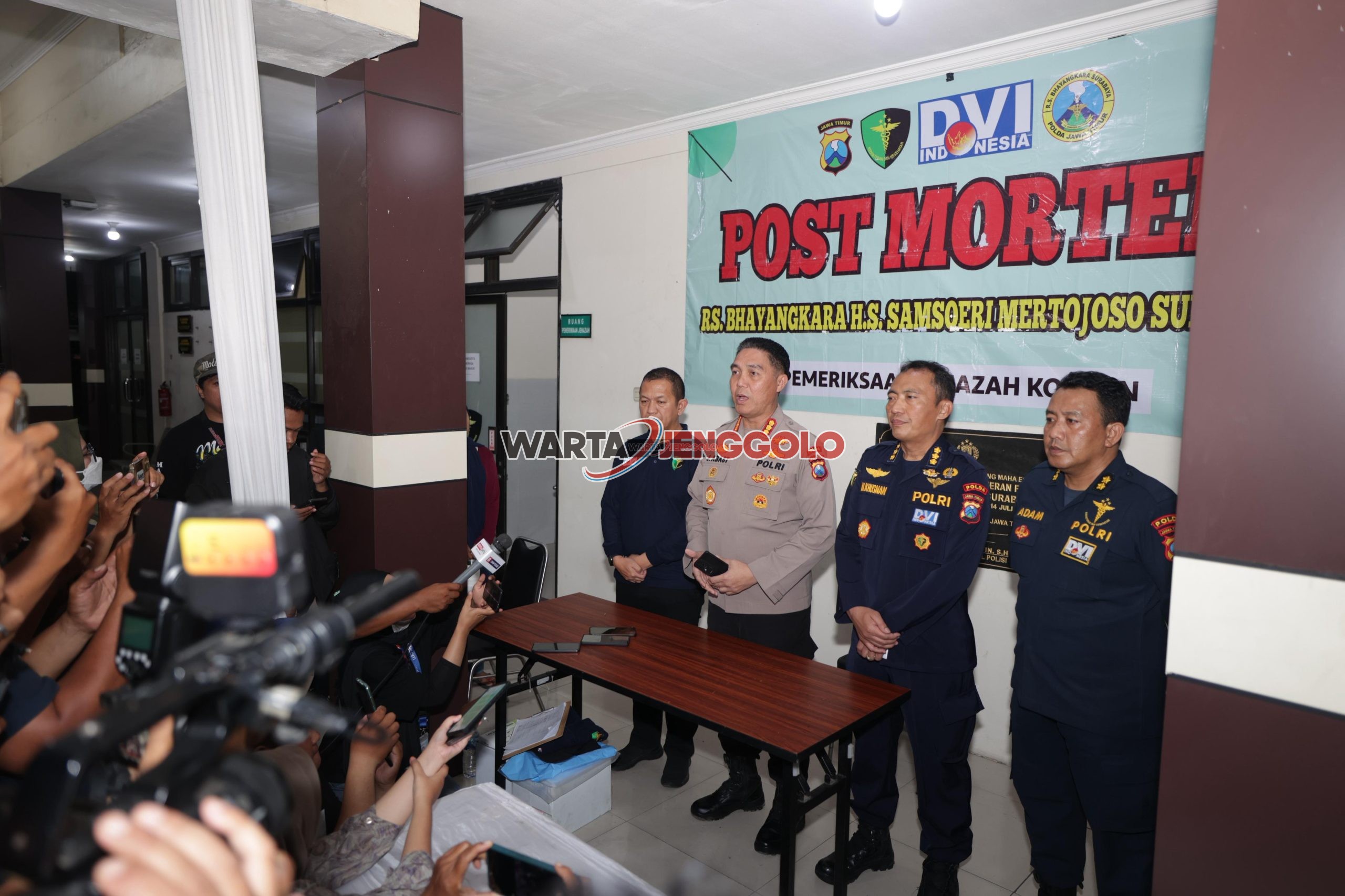 Polda Jatim beri keterangan percepat proses identifikasi korban Ponpes Al-Khoziny Sidoarjo