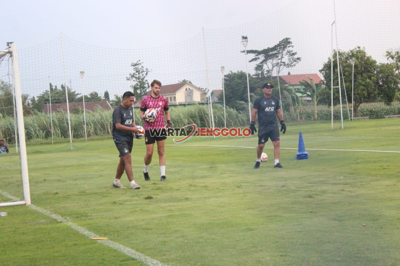 Kiper Persik Kediri Leonardo Navacchio kembali berlatih usai pulih dari cedera