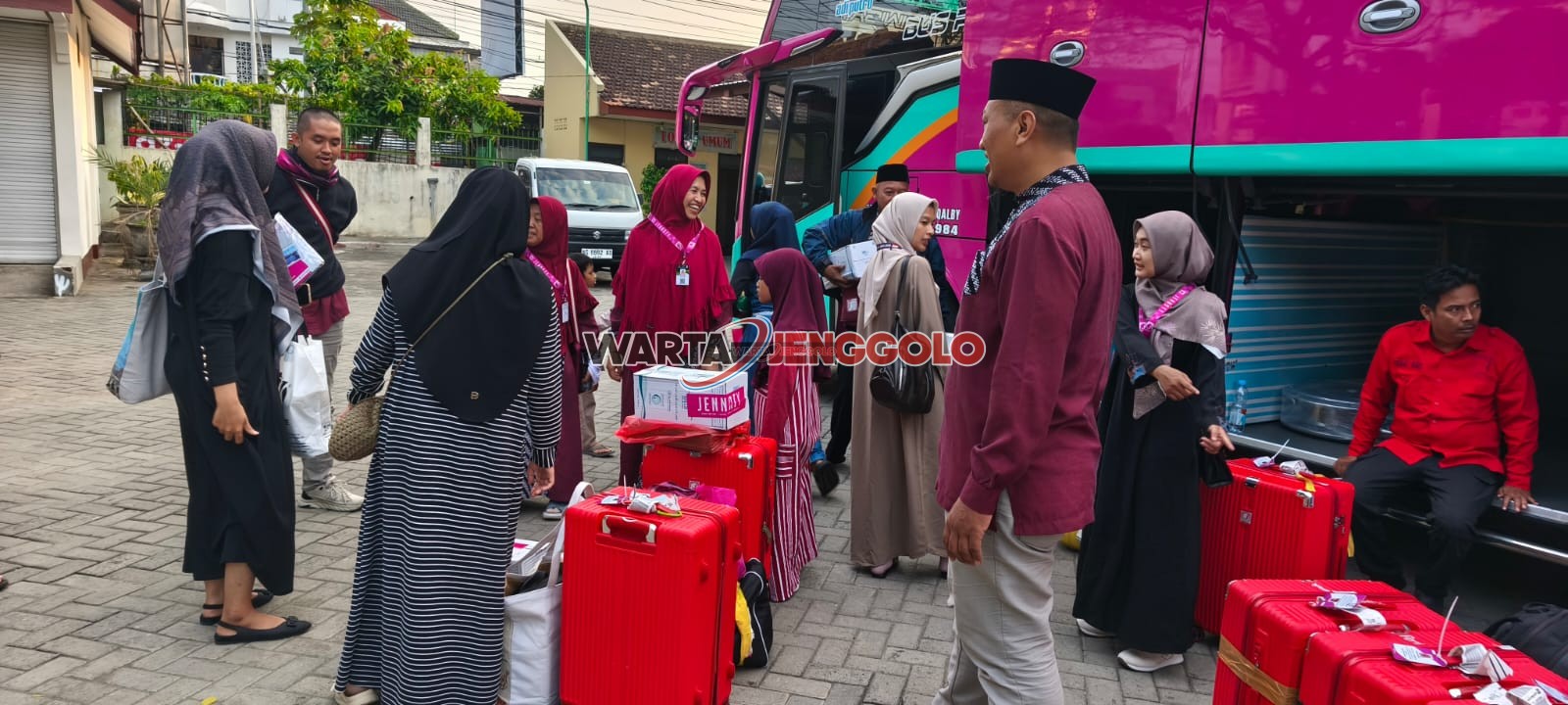 Suasana khusyuk jamaah Umroh Jennaty saat persiapan Umroh