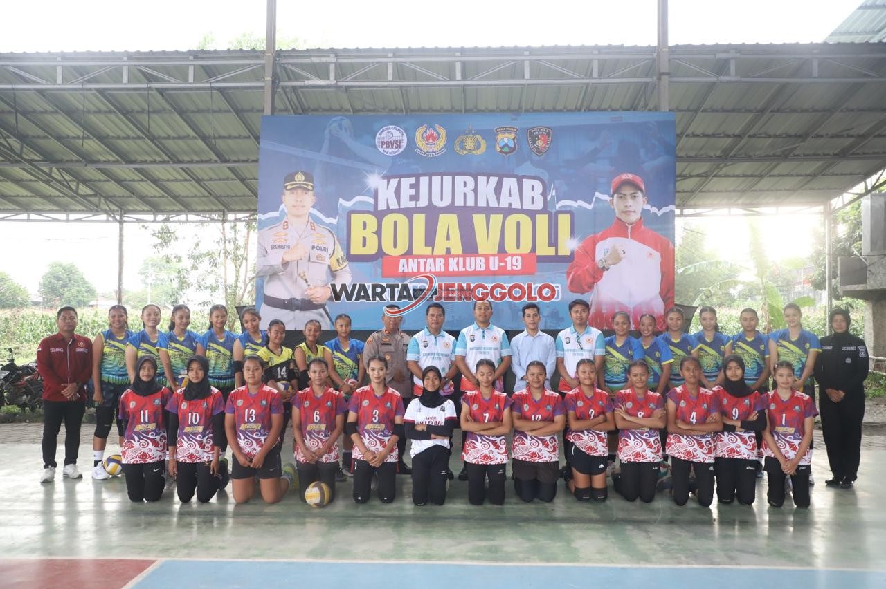 Pertandingan semi final Kejurkab Bola Volly U-19 Kapolres Kediri Cup 2025 berlangsung meriah dan sportif