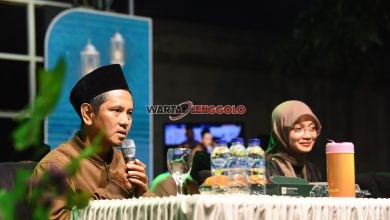 Mbak Wali menghadiri Pengajian Akbar Sinau Syukur yang mengangkat tema pentingnya rasa syukur sebagai pondasi ketenangan dan kebahagiaan sejati. Dalam kesempatan itu, Mbak Wali mengajak masyarakat Kota Kediri untuk selalu bersyukur dalam setiap keadaan.