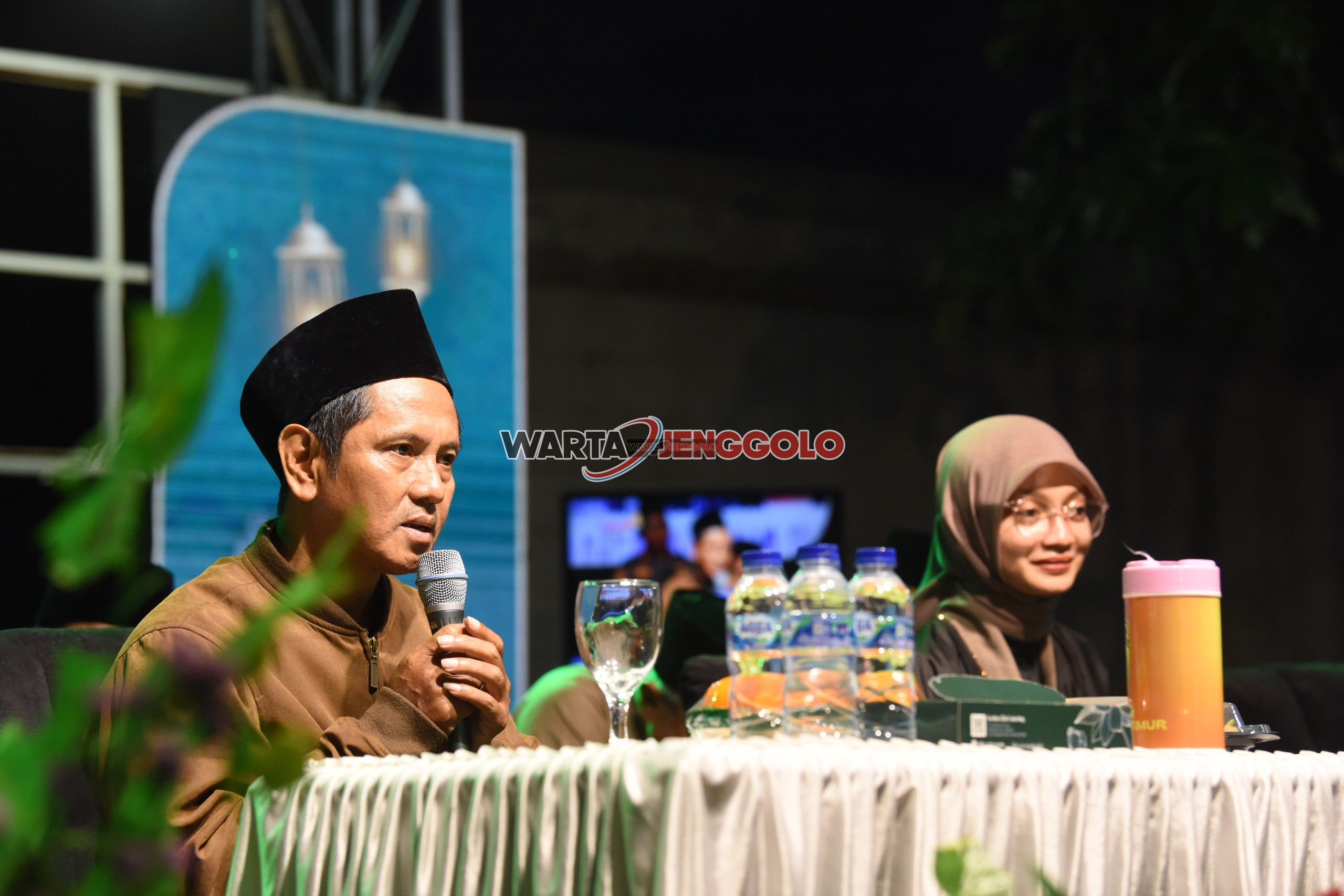 Mbak Wali menghadiri Pengajian Akbar Sinau Syukur yang mengangkat tema pentingnya rasa syukur sebagai pondasi ketenangan dan kebahagiaan sejati. Dalam kesempatan itu, Mbak Wali mengajak masyarakat Kota Kediri untuk selalu bersyukur dalam setiap keadaan.