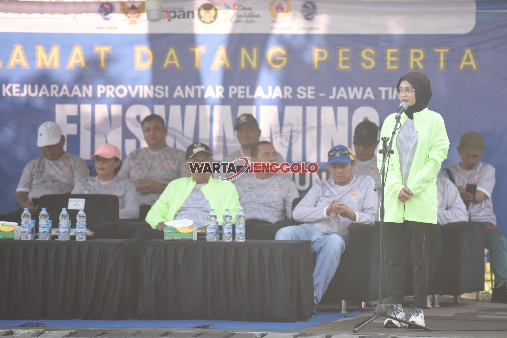 Mbak Wali Kediri memberikan apresiasi kepada peserta Finswimming Walikota Cup I