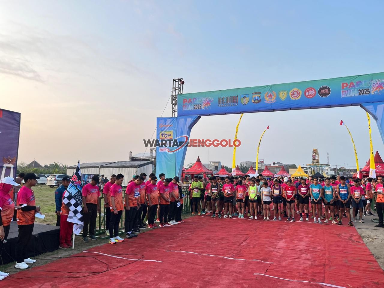 Suasana meriah Pare Run 2025 yang diikuti ratusan pelari di Kampung Inggris, Kediri