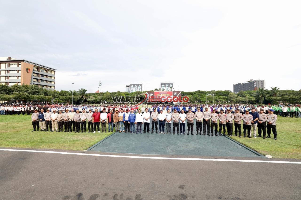 Polda Jawa Timur dan serikat pekerja bersama-sama melaksanakan Apel Kebangsaan di Surabaya