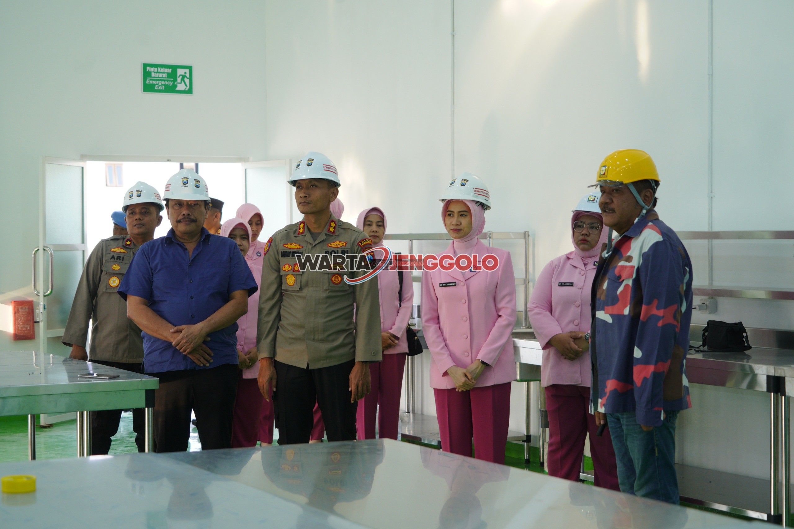 Kapolres Ponorogo meninjau dapur SPPG yang telah rampung dibangun sebagai dukungan program makan bergizi gratis.