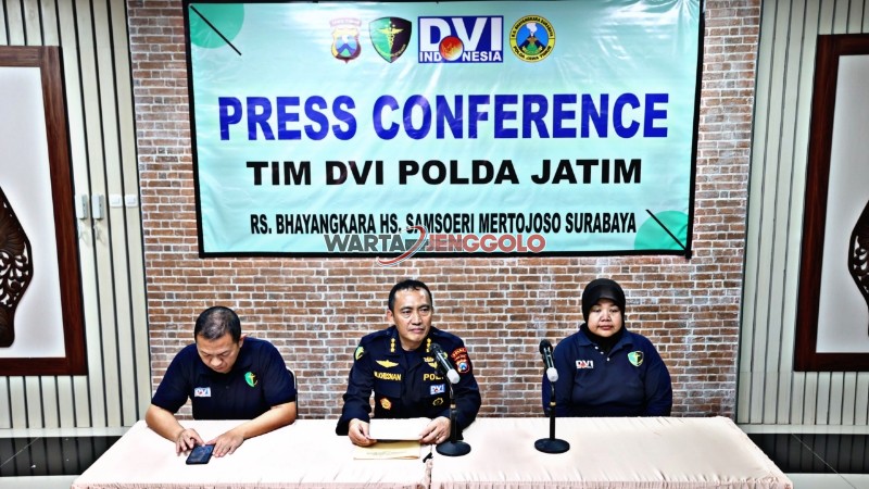 Kabid Dokkes Polda Jatim memberikan keterangan pers hasil identifikasi korban Ponpes Al-Khoziny