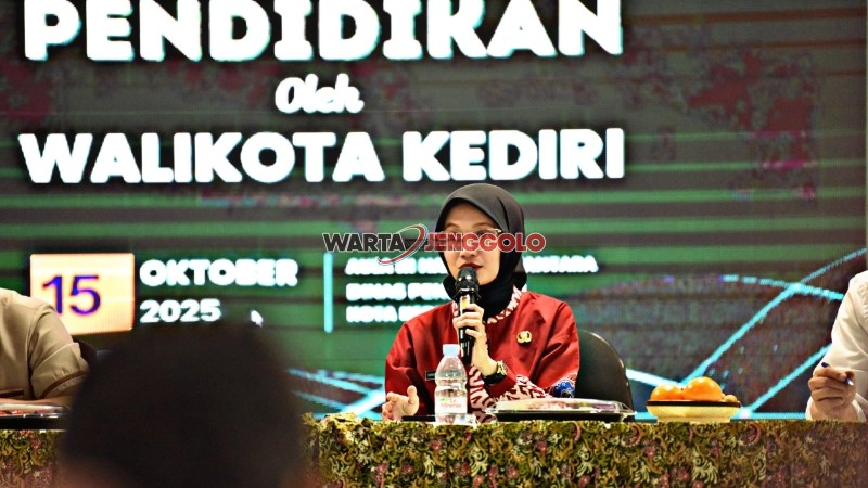 Wali Kota Kediri mendorong kolaborasi antara pemerintah, sekolah, dan masyarakat untuk meningkatkan kualitas pendidikan di Kota Kediri. Sinergi ini diharapkan mampu menciptakan generasi unggul, berkarakter, dan siap menghadapi tantangan masa depan