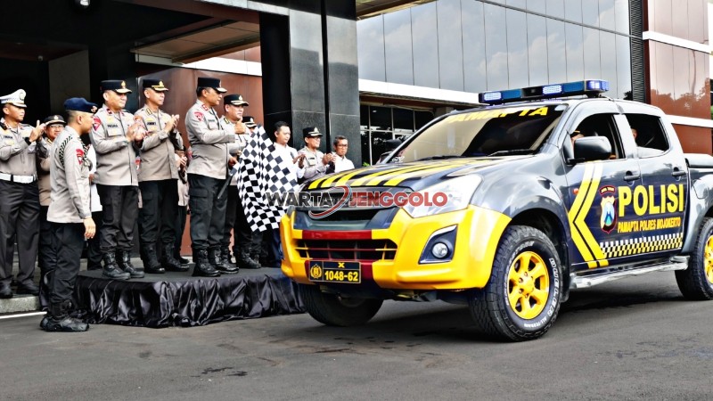 Kapolda Jatim melepas 79 personel Pamapta untuk pelayanan terpadu di jajaran Polres
