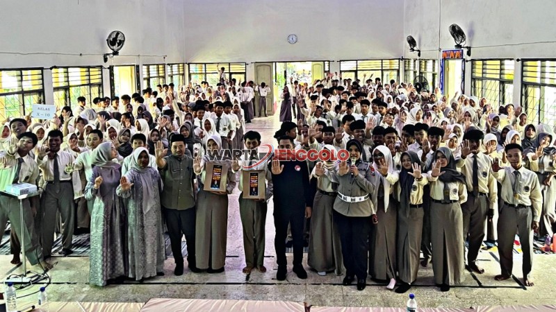 Antusiasme pelajar Kediri mengikuti sosialisasi bahaya narkoba yang digelar Polres Kediri