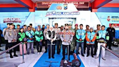 Kapolri menghadiri Apel Kamtibmas “Jogo Jatim” bersama Polda Jatim dan komunitas ojek online.
