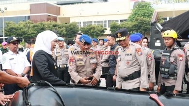 Pemerintah daerah dan Polda Jatim melakukan pengecekan armada SAR dan peralatan tanggap darurat.