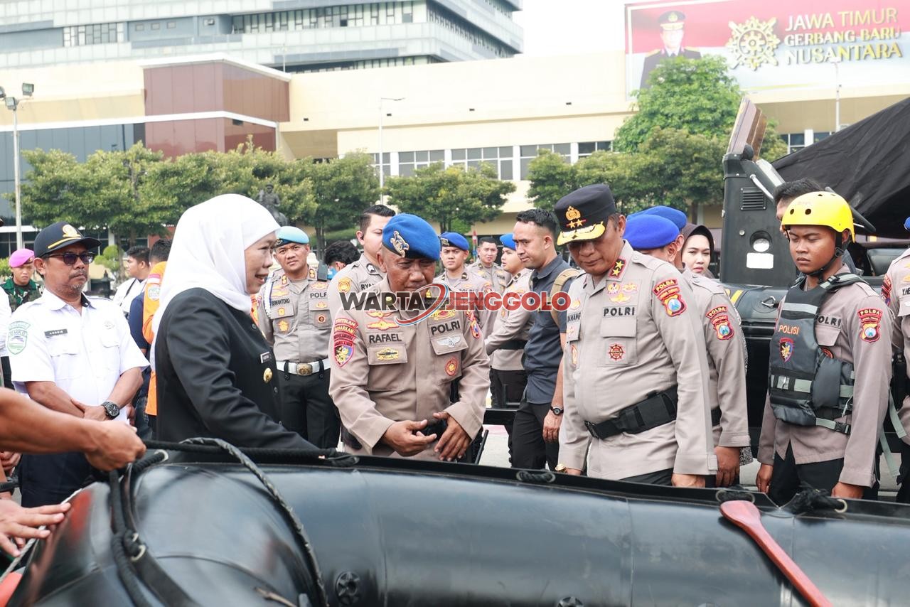 Pemerintah daerah dan Polda Jatim melakukan pengecekan armada SAR dan peralatan tanggap darurat.