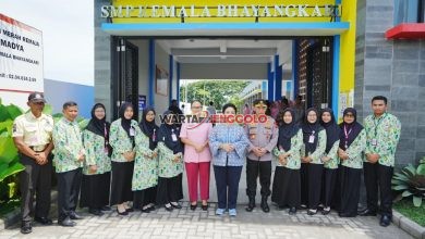 Kapolri memberikan perhatian pada pendidikan anak didik SMP Kemala Bhayangkari Karanganyar.