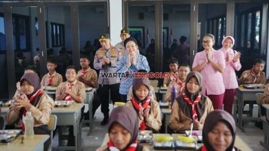 Titiek Soeharto memberikan apresiasi kepada Kapolri atas peran Polri dalam meningkatkan kualitas pendidikan nasional.
