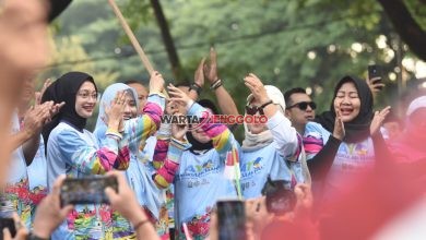 Kegiatan Mlaku Bareng DPRD Jatim dan Pemkot Kediri mempromosikan potensi wisata dan budaya daerah.