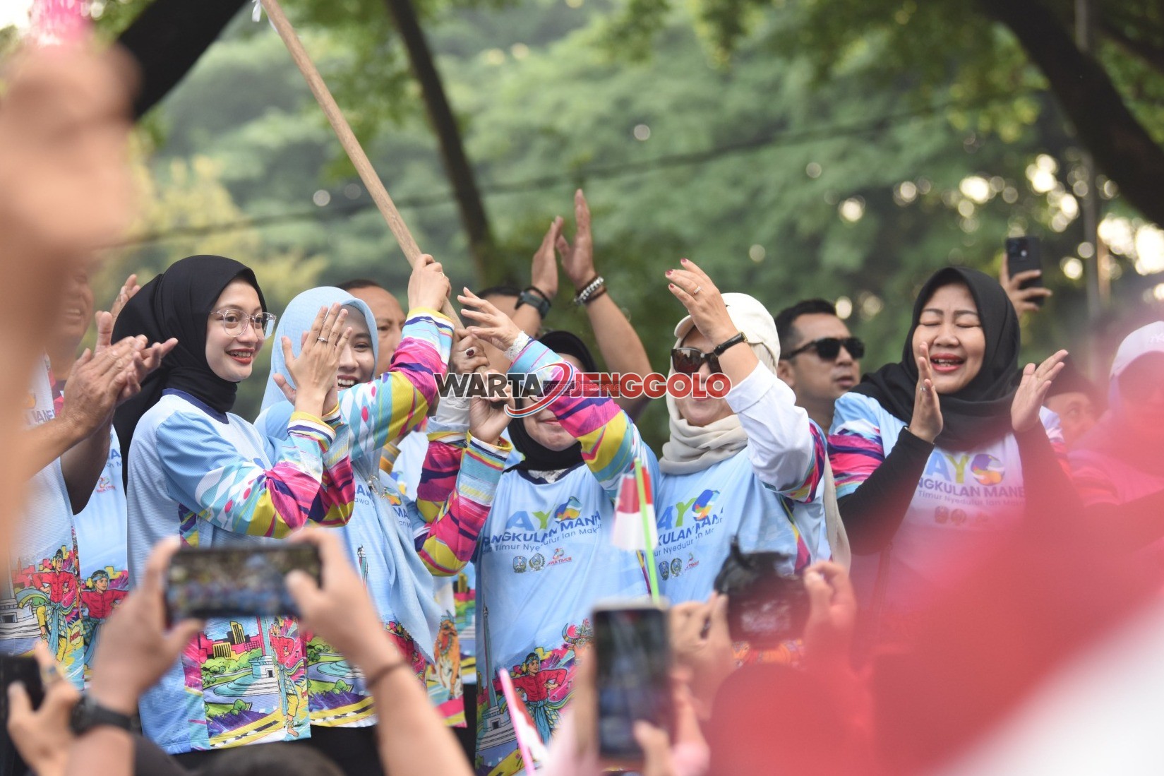 Kegiatan Mlaku Bareng DPRD Jatim dan Pemkot Kediri mempromosikan potensi wisata dan budaya daerah.