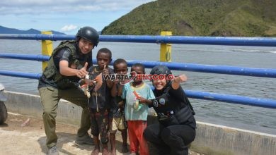 Kedekatan Polri dan masyarakat Paniai melalui kegiatan kemanusiaan Satgas Damai Cartenz.