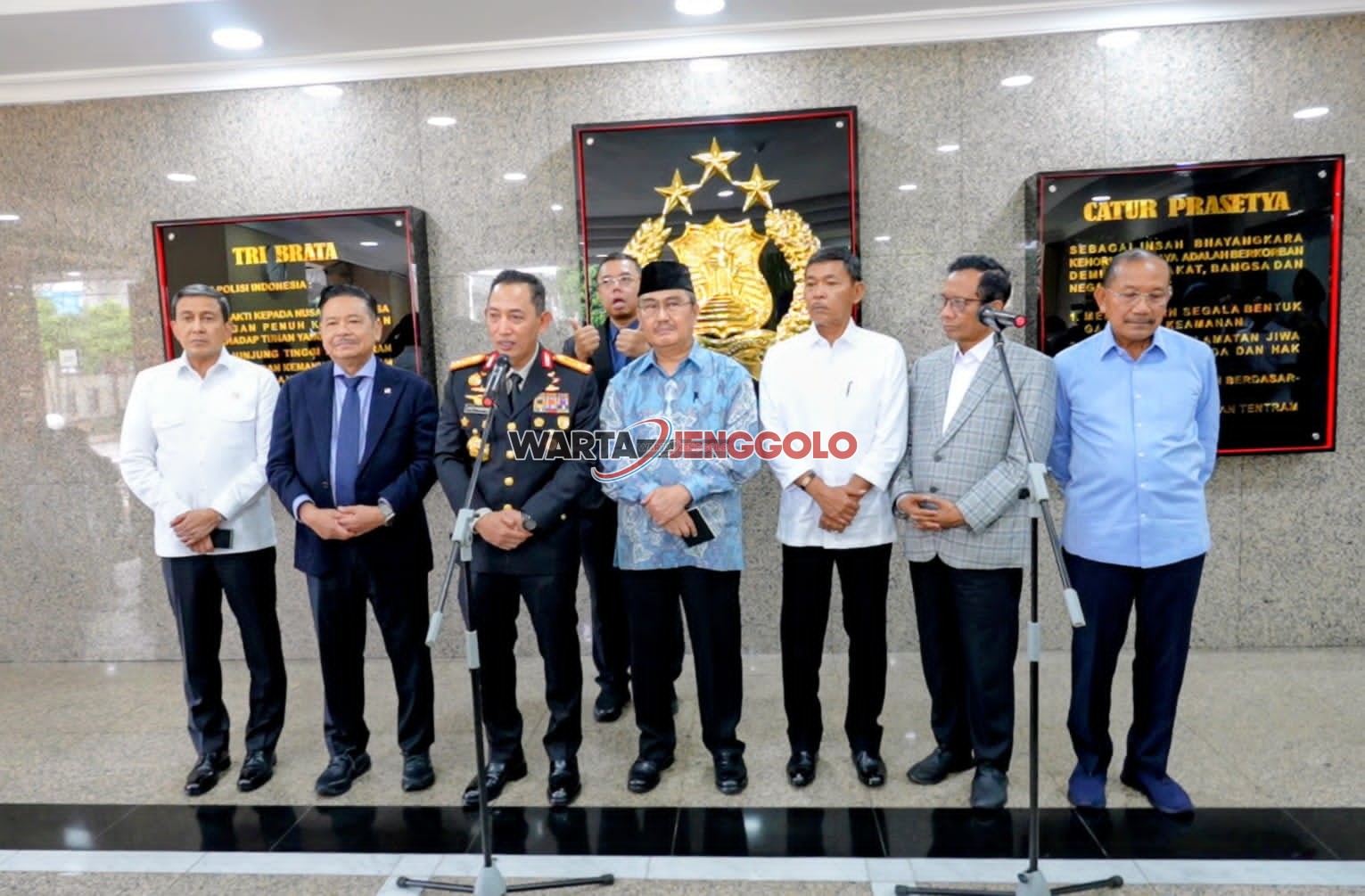 Rapat perdana Komisi Percepatan Reformasi Polri bersama Kapolri di Jakarta.