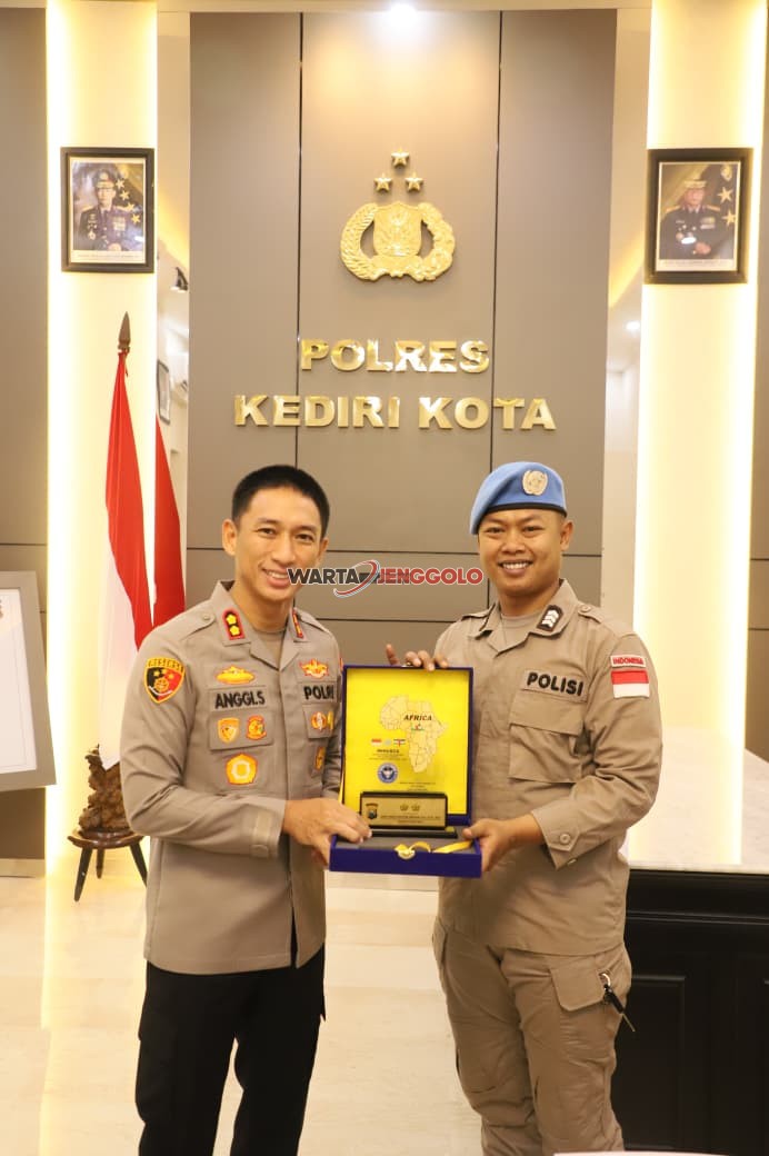 Kapolres Kediri Kota menyambut Brigpol Aderay Putra usai misi PBB.
