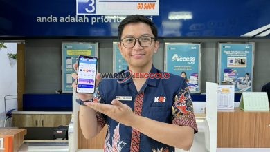 Ilustrasi penumpang kereta api mengumpulkan poin Railpoint dari perjalanan.