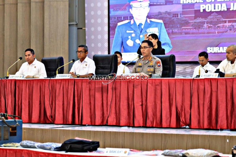 Konferensi pers Polda Jatim terkait penangkapan 1.135 tersangka hasil Operasi Sikat Semeru.