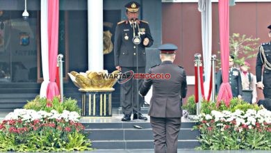 Kapolda Jatim Irjen Pol Imam Sugianto memberikan amanat pada upacara peringatan Hari Pahlawan.