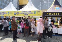 Warga menyerbu bazar Ramadan Presisi Polres Kediri membeli beras murah hingga ludes