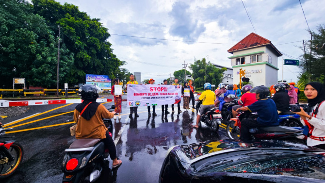 KAI Daop 7 Madiun memperketat pengawasan jalur pasca Lebaran 2026 sekaligus mengkampanyekan program keselamatan #BERTEMAN.