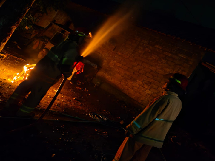 Kebakaran rumah di Pare Kediri yang diduga akibat obat nyamuk yang lupa dimatikan